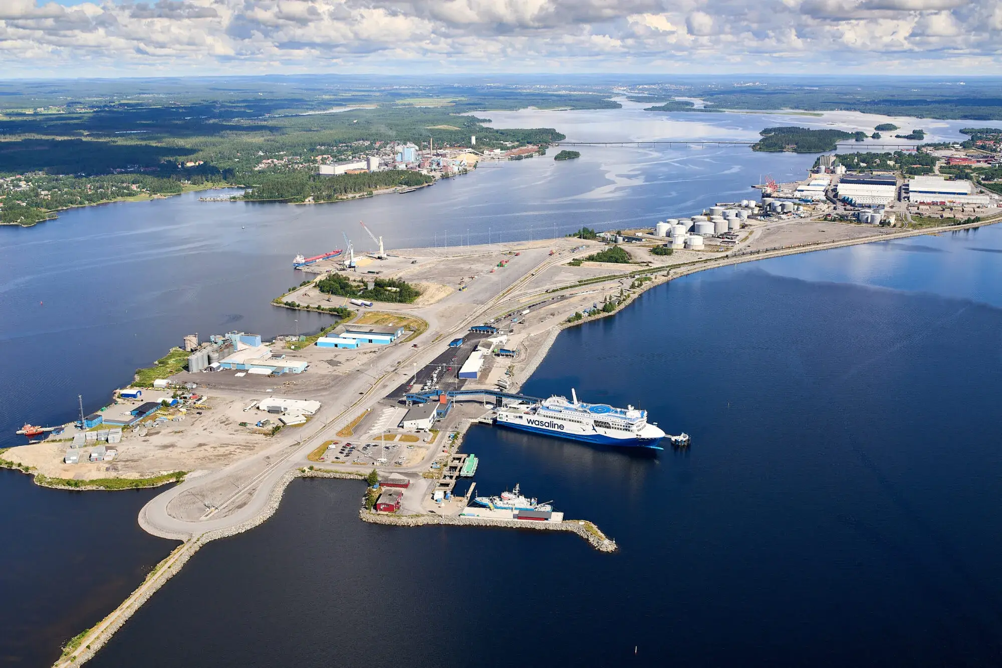 Laddinfrastruktur som möjliggör landsström för hybridfartyg i Umeå hamn